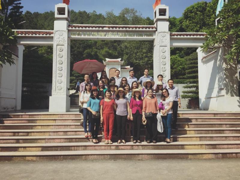 Nữ cán bộ, công chức, viên chức và người lao động viếng thăm Ngã ba Đồng Lộc
